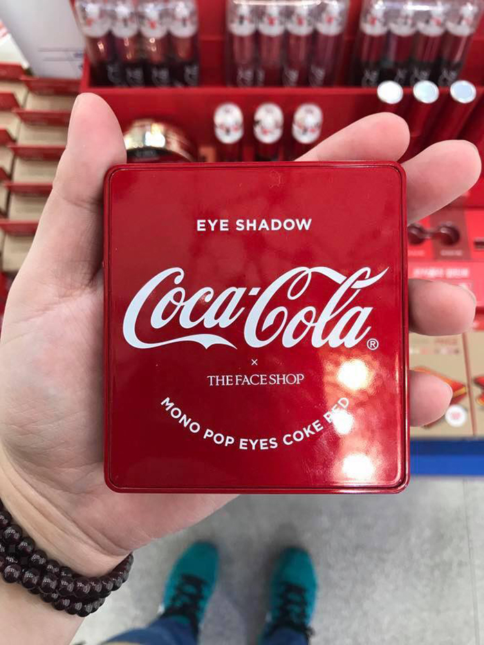 Cận cảnh bộ mỹ phẩm TheFaceShop x Coca Cola mới ra mắt đẹp mê ly