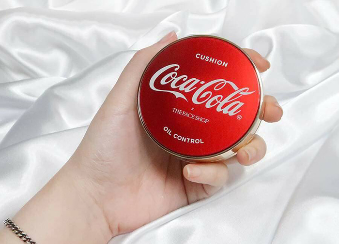 Cận cảnh bộ mỹ phẩm TheFaceShop x Coca Cola mới ra mắt đẹp mê ly