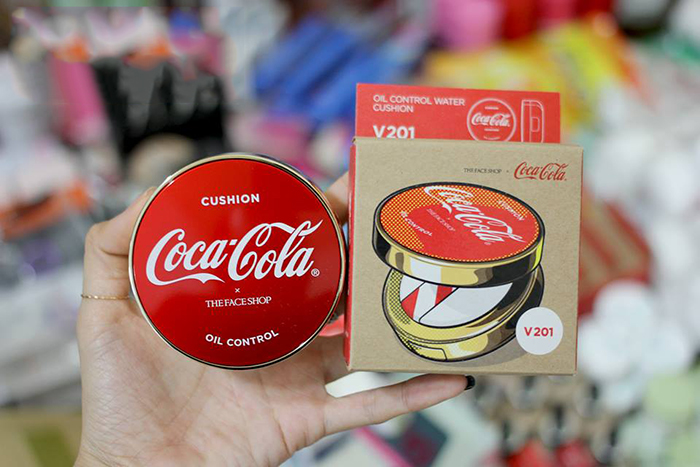 Cận cảnh bộ mỹ phẩm TheFaceShop x Coca Cola mới ra mắt đẹp mê ly