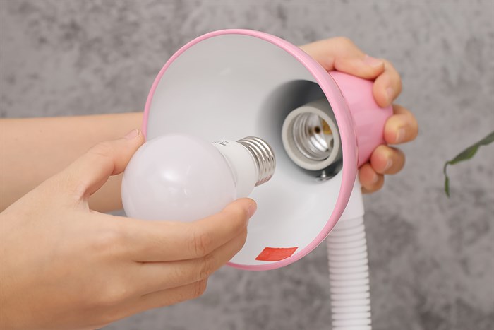 Đèn bàn học Sunhouse SHE-16LED-A6 Màu Trắng - Hồng