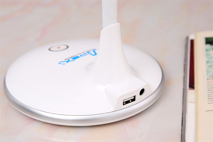 Đèn bàn Apex APE-01LED Màu Trắng