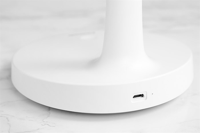 Đèn bàn sạc LED Panasonic HHGLT034188 Màu Trắng