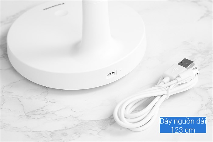 Đèn bàn sạc LED Panasonic HHGLT034188 Màu Trắng