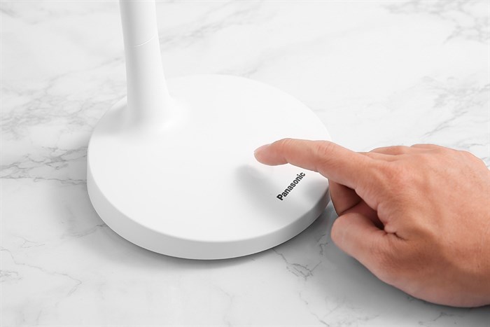 Đèn bàn sạc LED Panasonic HHGLT034188 Màu Trắng