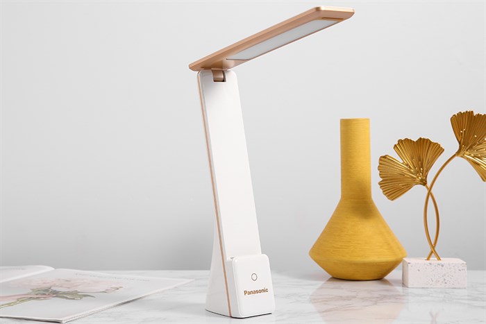 Đèn bàn sạc LED Panasonic HHGLT0339W88L Trắng Màu Trắng - Vàng