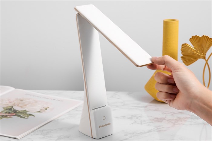 Đèn bàn sạc LED Panasonic HHGLT0339W88L Trắng Màu Trắng - Vàng