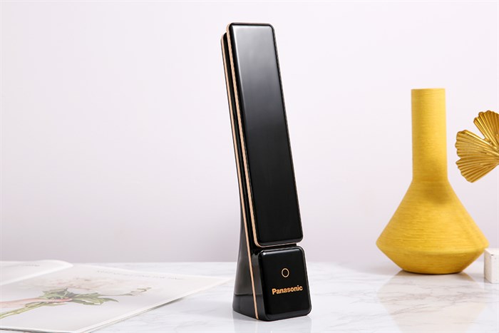 Đèn bàn sạc LED Panasonic HHGLT0339B88L Đen Màu Đen
