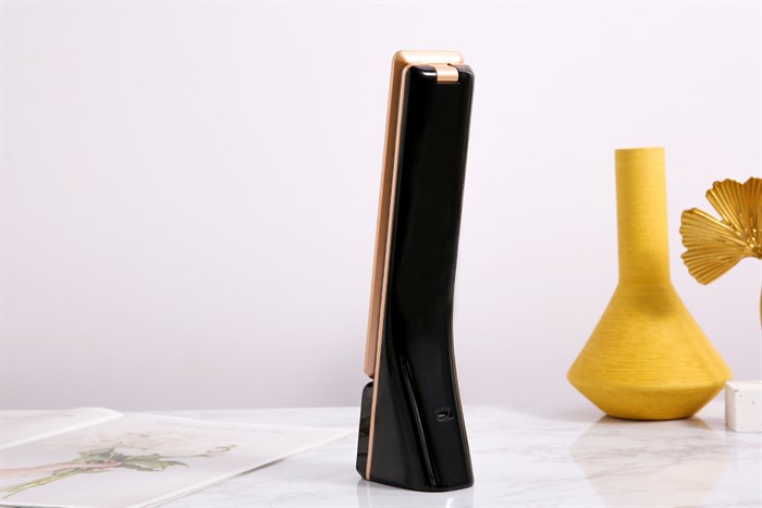 Đèn bàn sạc LED Panasonic HHGLT0339B88L Đen Màu Đen