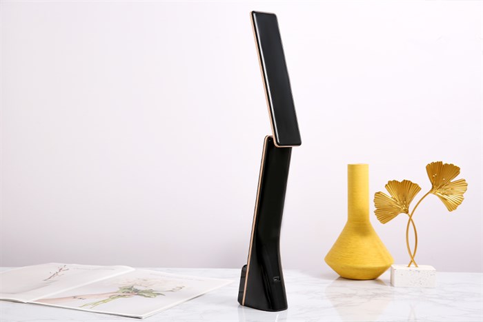 Đèn bàn sạc LED Panasonic HHGLT0339B88L Đen Màu Đen