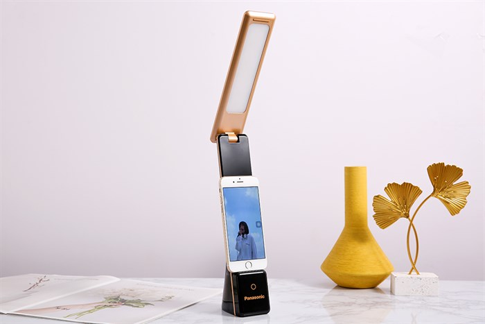 Đèn bàn sạc LED Panasonic HHGLT0339B88L Đen Màu Đen