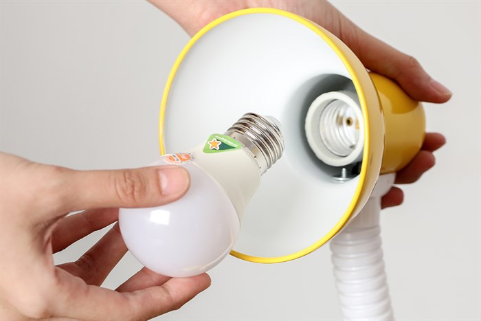 Đèn bàn học Comet CT413 Màu Vàng