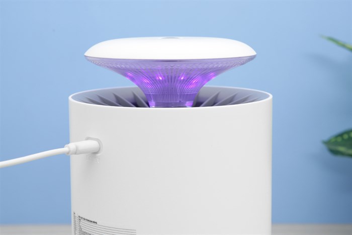 Đèn bắt muỗi Comet CM078 Màu Trắng