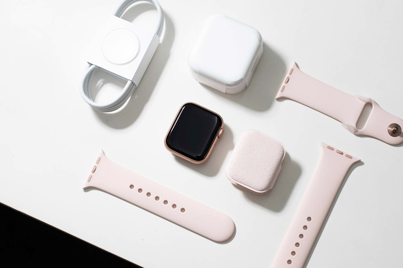 Apple Watch S4 GPS 40mm Viền Nhôm dây cao su màu hồng (MU682VN/A) - thiết kế mới