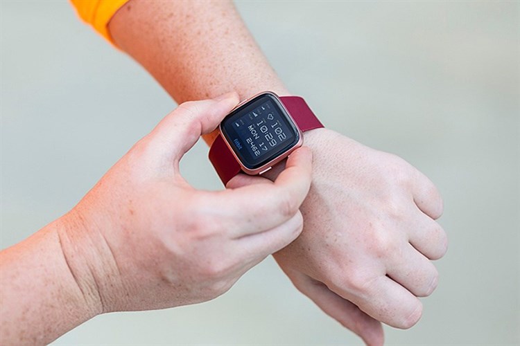 Đồng hồ thông minh Fitbit Versa dây cao su