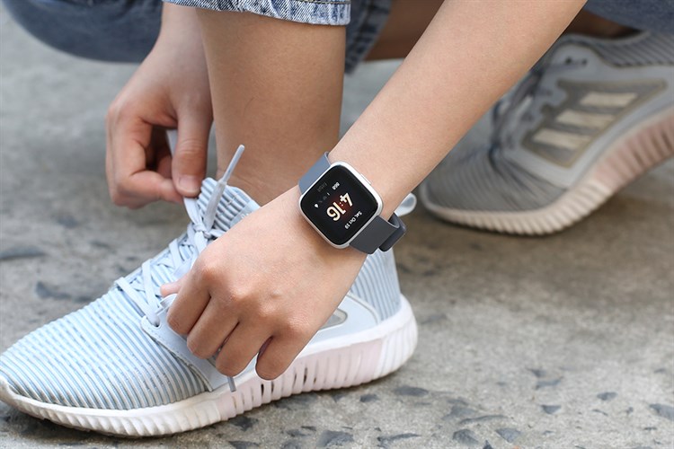 Đồng hồ thông minh Fitbit Versa dây cao su