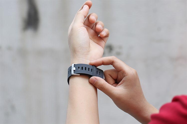 Đồng hồ thông minh Fitbit Versa dây cao su