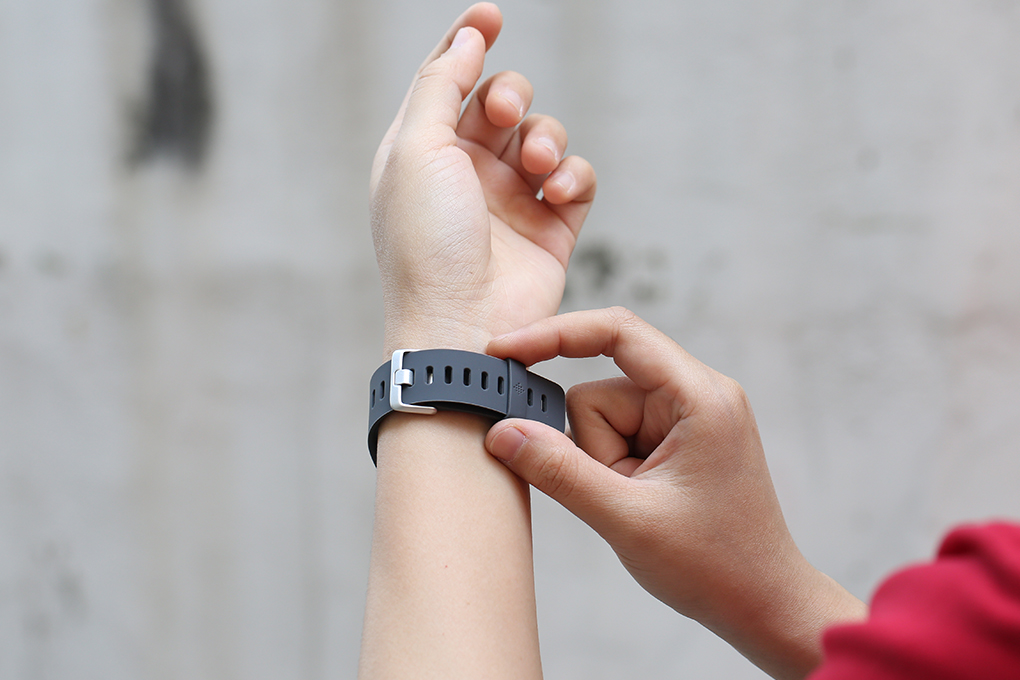 Đồng hồ thông minh Fitbit Versa dây cao su