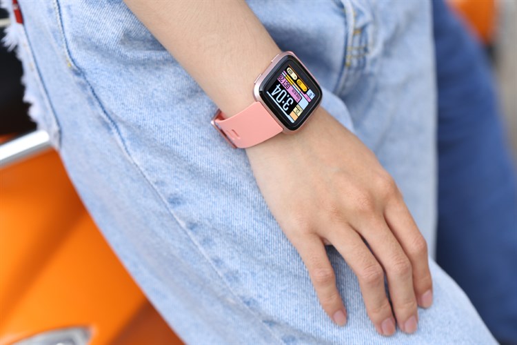 Đồng hồ thông minh Fitbit Versa dây cao su