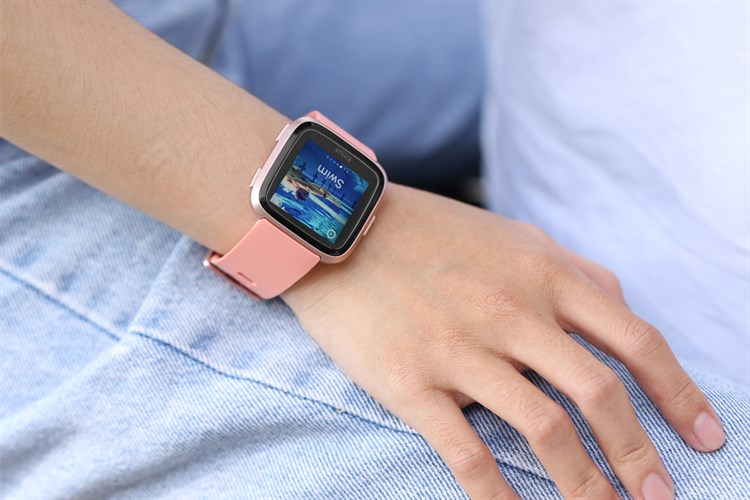 Đồng hồ thông minh Fitbit Versa dây cao su