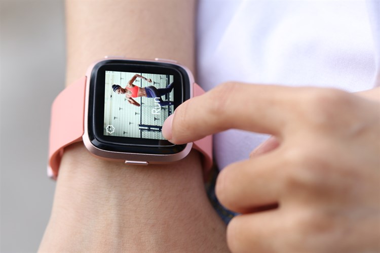 Đồng hồ thông minh Fitbit Versa dây cao su