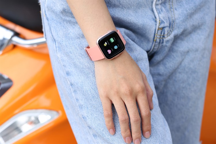Đồng hồ thông minh Fitbit Versa dây cao su