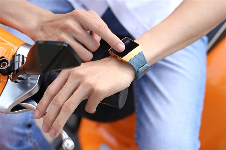 Đồng hồ thông minh Fitbit Ionic