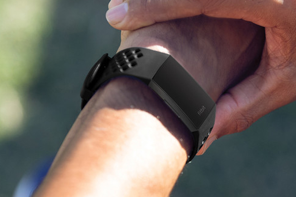 Vòng đeo thông minh Fitbit Charge 3 Màu Đen