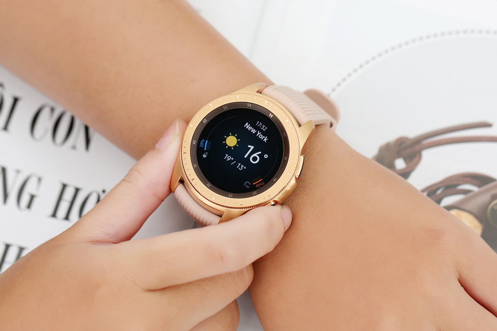 Đồng hồ thông minh Samsung Galaxy Watch 42mm Màu Hồng phấn