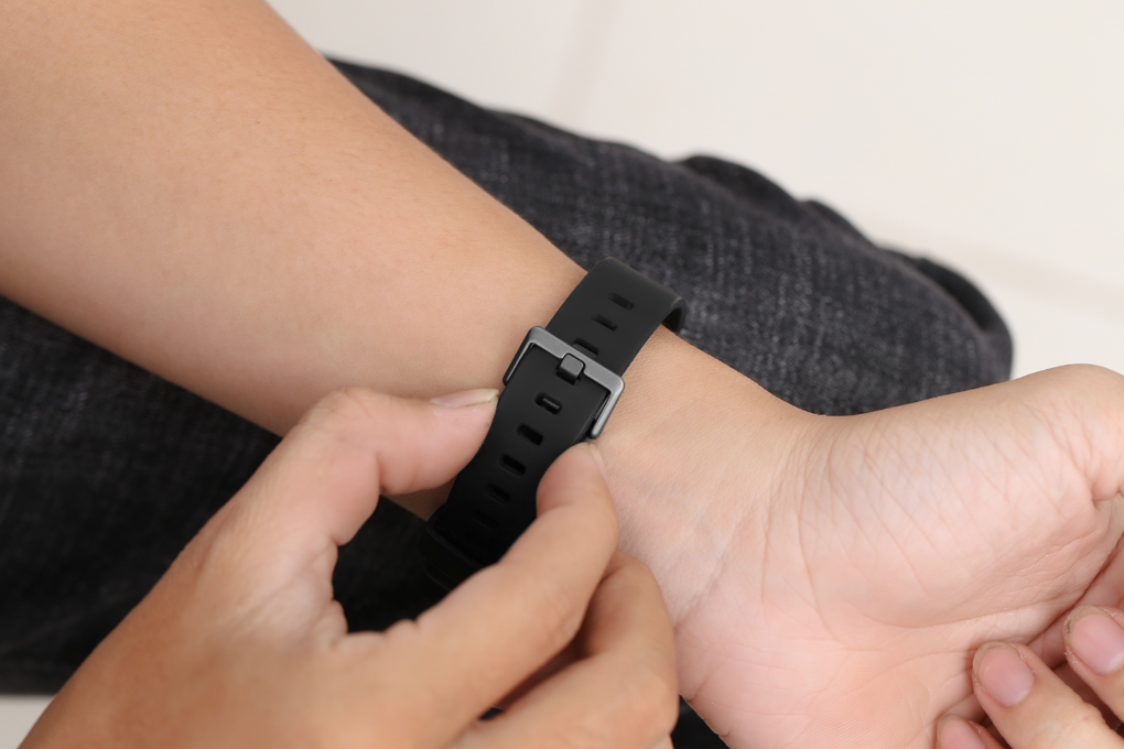 Vòng đeo thông minh Fitbit Inspire HR Màu Đen