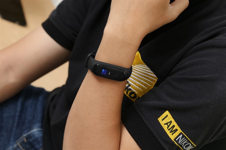 Vòng đeo tay thông minh Mi Band 4 Màu Đen