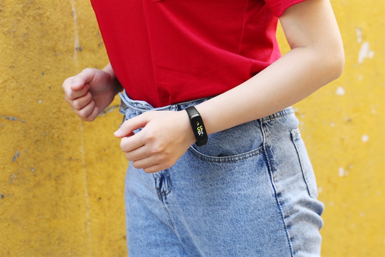 Vòng tay thông minh Samsung Galaxy Fit R370 Màu Đen