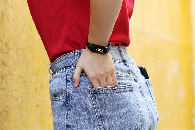 Vòng tay thông minh Samsung Galaxy Fit R370 Màu Đen