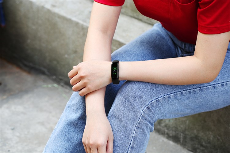 Vòng tay thông minh Samsung Galaxy Fit R370 Màu Đen