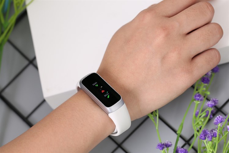 Vòng tay thông minh Samsung Galaxy Fit R370 Màu Bạc