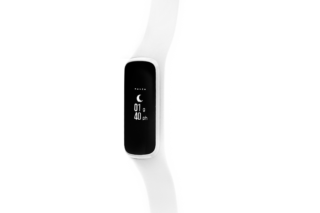 Vòng đeo tay thông minh Samsung Galaxy Fit e R375 Màu Trắng