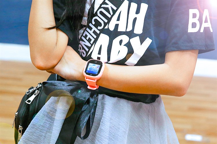 Đồng hồ định vị trẻ em Kidcare 06S Màu Hồng