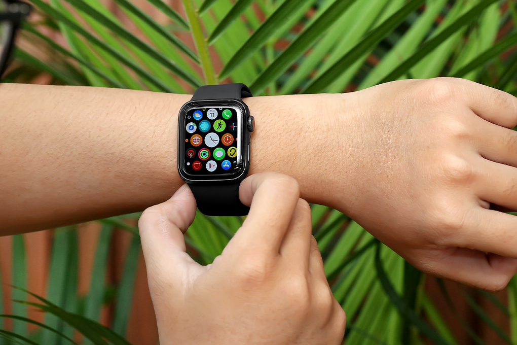Đồng hồ thông minh Apple Watch S5 40mm viền nhôm dây cao su Màu Đen