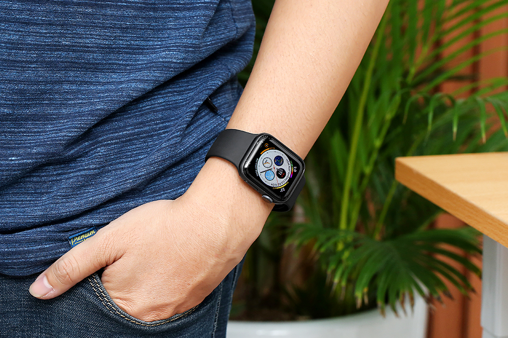 Đồng hồ thông minh Apple Watch S5 40mm viền nhôm dây cao su Màu Đen