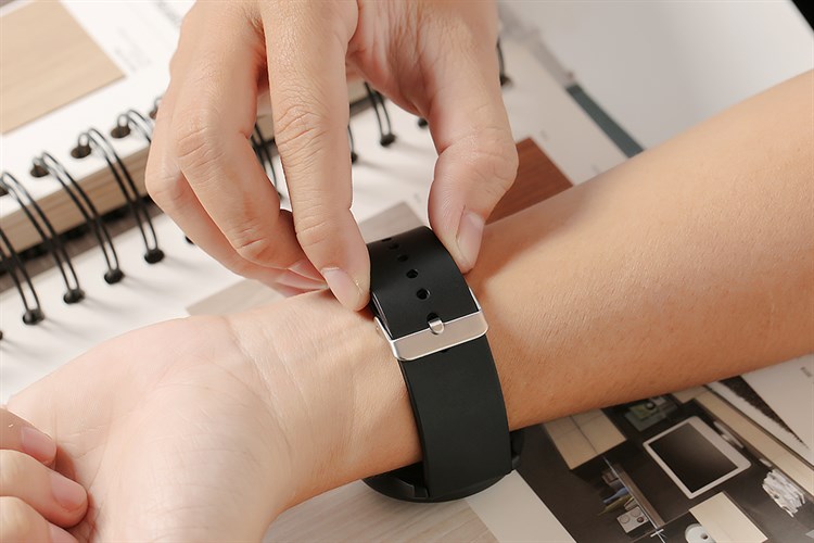 Đồng hồ thông minh BeU Fit KW19 đen Màu Đen