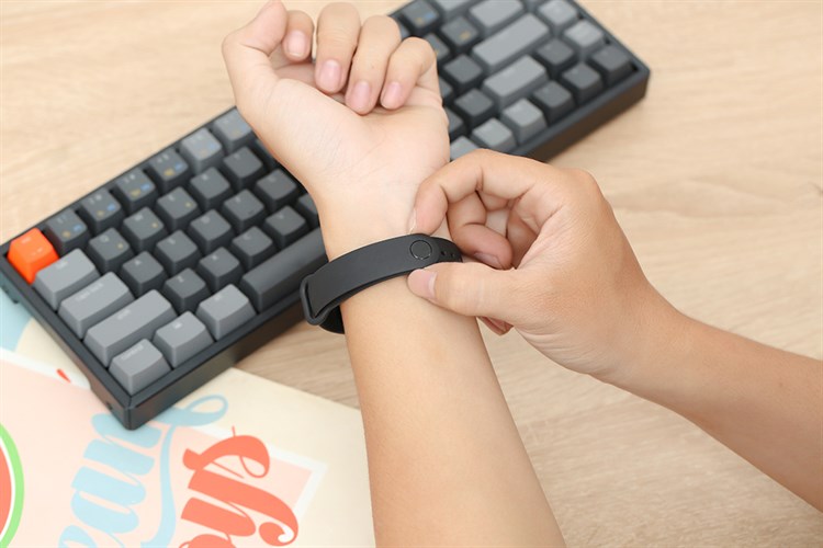 Vòng đeo tay thông minh Mi Band 5 Màu Đen