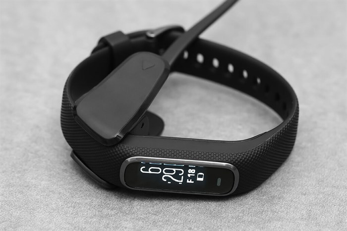 Vòng đeo tay thông minh Garmin Vivosmart 4 dây silicone Màu Đen