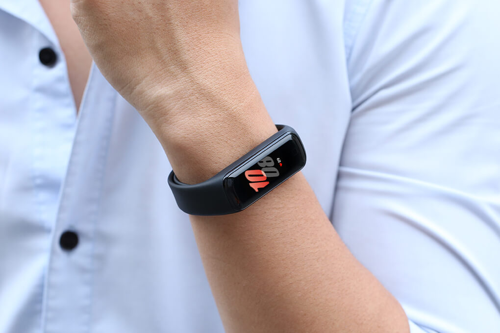 Vòng tay thông minh Samsung Galaxy Fit2 Đen Màu Đen