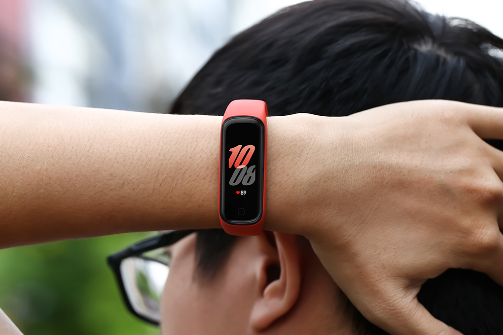 Vòng tay thông minh Samsung Galaxy Fit2 đỏ