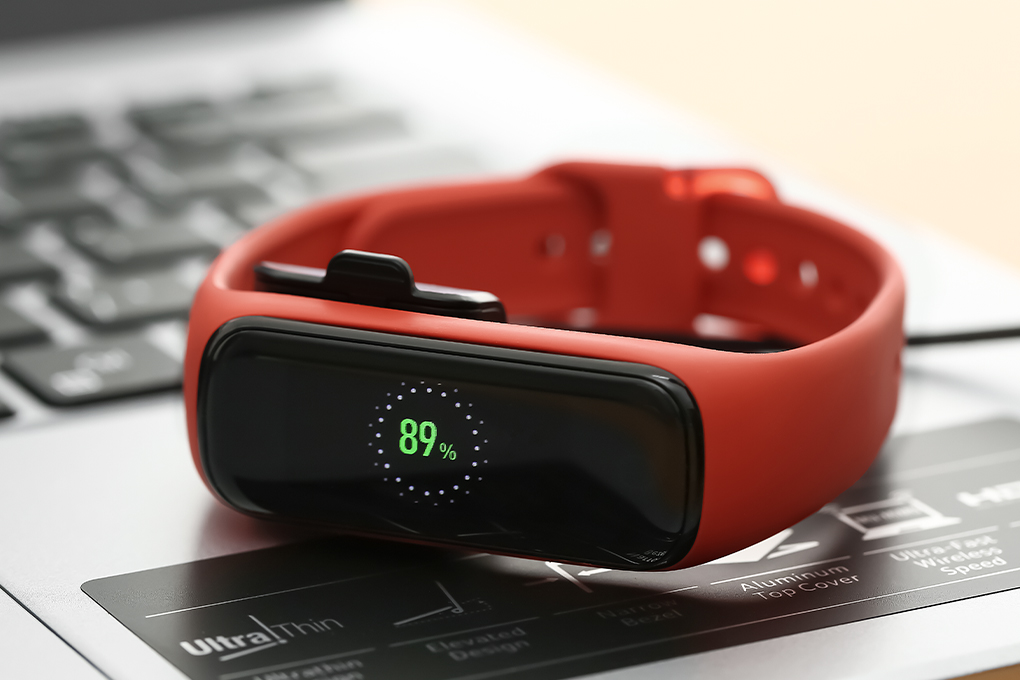 Vòng tay thông minh Samsung Galaxy Fit2 đỏ