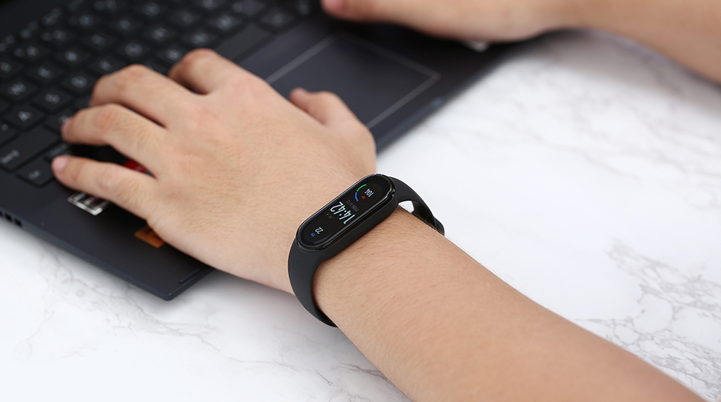 Vòng đeo tay thông minh Mi Band 6 - Khối lượng nhẹ Vòng đeo tay thông minh Mi Band 6 - Khối lượng nhẹ