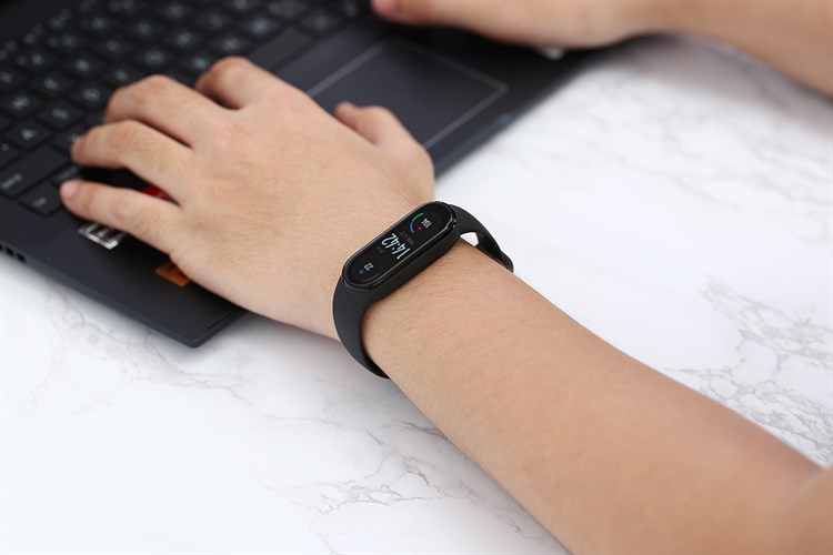 Vòng đeo tay thông minh Mi Band 6 Đen Màu Đen