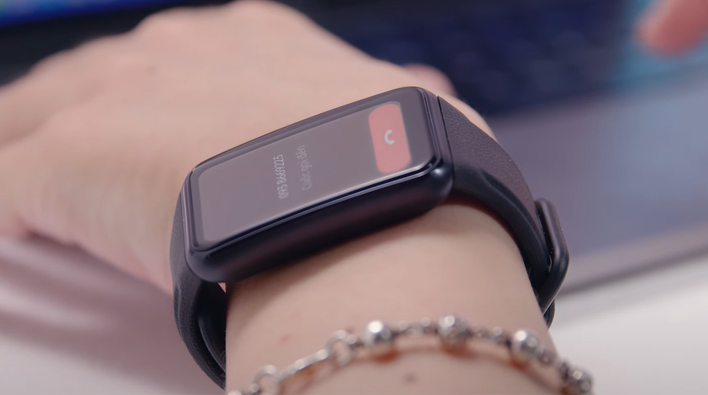 Đồng hồ thông minh Oppo Watch Free - Trên tay