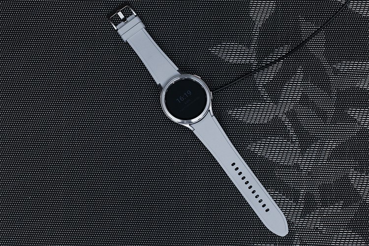 Đồng hồ thông minh Samsung Galaxy Watch4 Classic 46mm Màu Bạc