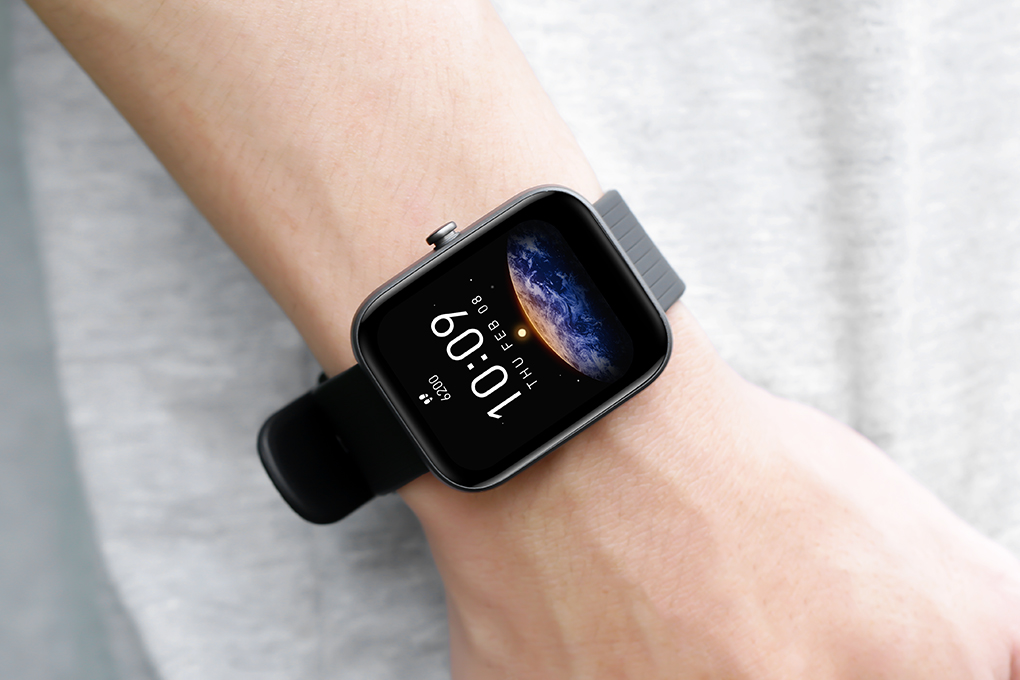 Đồng hồ thông minh Amazfit Bip 3 Pro 44.12mm Màu Đen