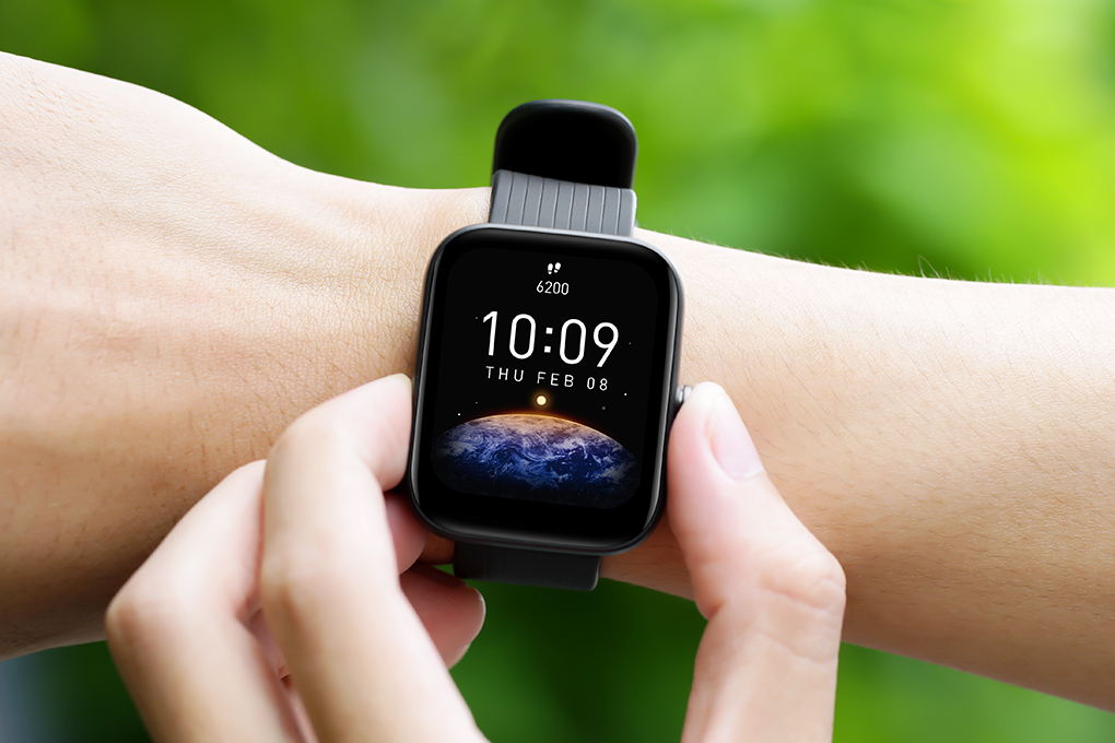 Đồng hồ thông minh Amazfit Bip 3 Pro 44.12mm Màu Đen